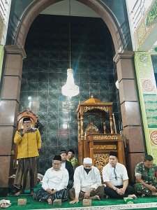 Silaturahmi dan Subuh Putih.  Penceramah subuh putih adalah KH. Misbahul Falah.
